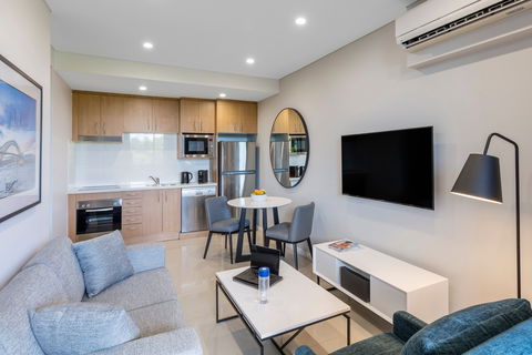 Meriton Suites Waterloo - Tourism Brisbane 1