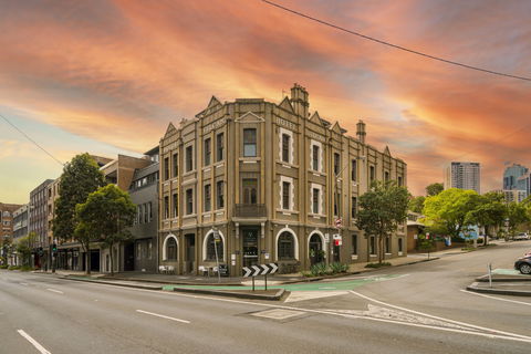 The Vulcan Hotel - Brisbane 4u 4
