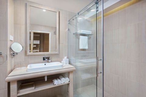 Crowne Plaza Alice Springs Lasseters - Tourism Brisbane 3