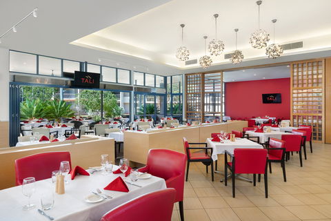 Crowne Plaza Alice Springs Lasseters - Tourism Brisbane 9