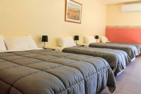 St Georges Motor Inn - Tourism Brisbane 4