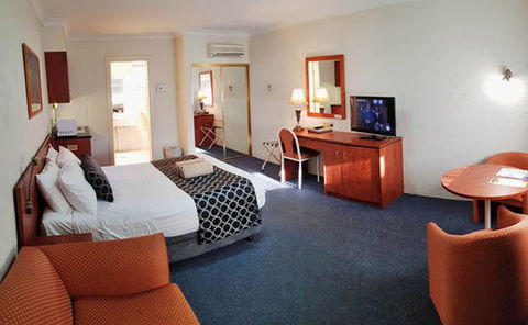 Amber Court Motor Inn - Tourism Brisbane 1