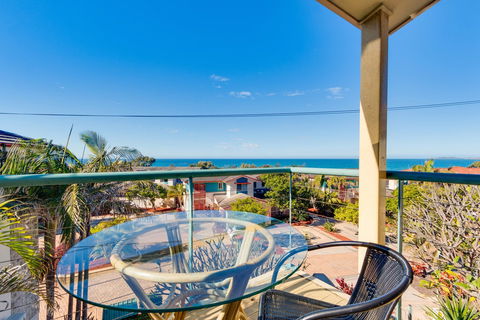 Aqualuna Beach Resort - Tourism Brisbane 0