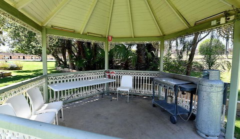 Burke & Wills Motor Inn - Brisbane 4u 1
