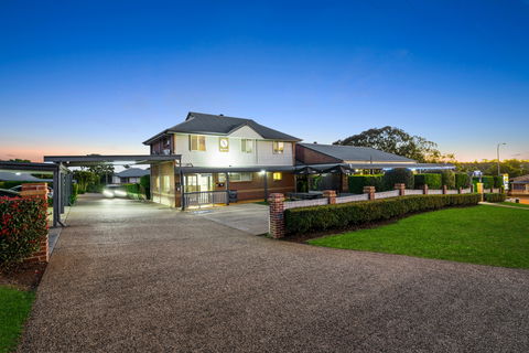 Ambassador On Ruthven Motel - Tourism Brisbane 0
