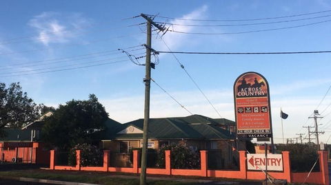 Across Country Motel & Svcd Apts - Tourism Brisbane 0