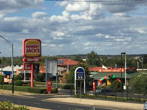 Across Country Motel & Svcd Apts - Tourism Brisbane 1
