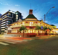 Oaks Grand Gladstone - Brisbane 4u