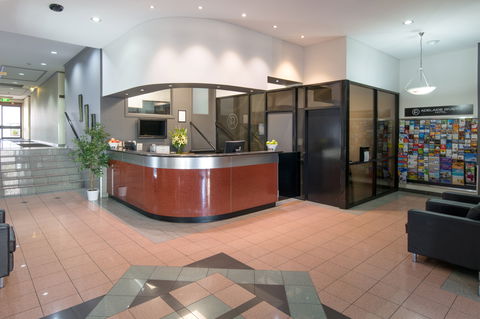 Adelaide Riviera Hotel - Brisbane 4u 1