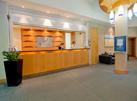 Oaks Waterfront Resort - Tourism Brisbane 1