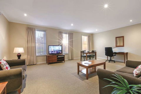 Lake Inn Ballarat - Tourism Brisbane 13
