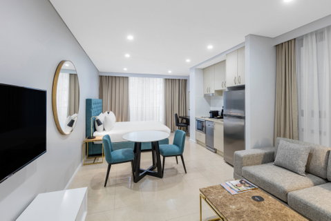 Meriton Suites Pitt Street - Tourism Brisbane 6