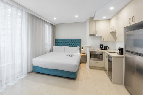 Meriton Suites Pitt Street - Tourism Brisbane 7