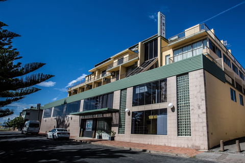 Alloggio Newcastle Beach Hotel - Tourism Brisbane 0
