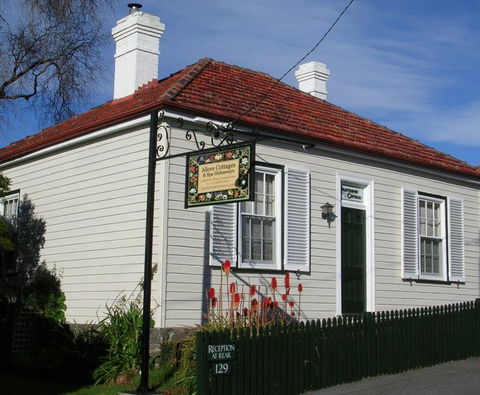 Alice's Cottages - Tourism Brisbane 0