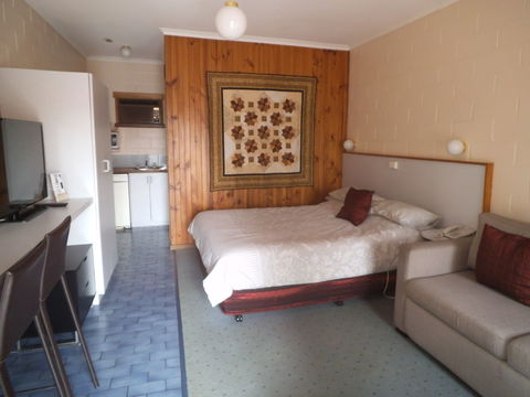 Yarragon Motel - Tourism Brisbane 0
