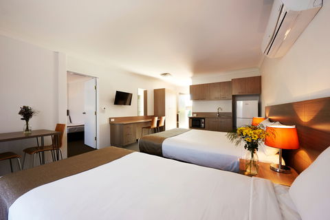 Adelong Motel - Brisbane 4u 2