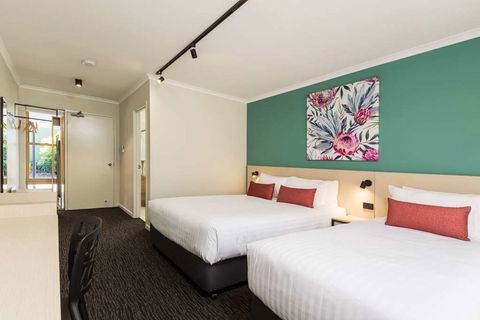 NIghtcap At Balaclava Hotel - Brisbane 4u 2