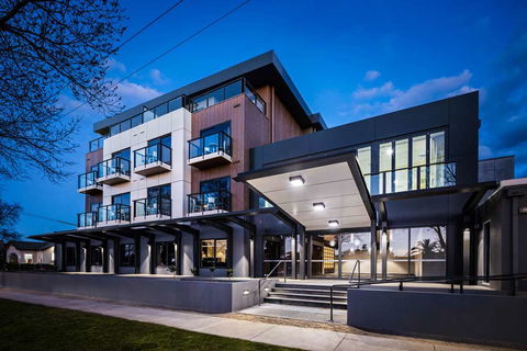 Quality Hotel Lakeside - Tourism Brisbane 0