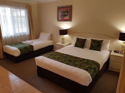 The Palms Motel, Chinchilla - Tourism Brisbane 0