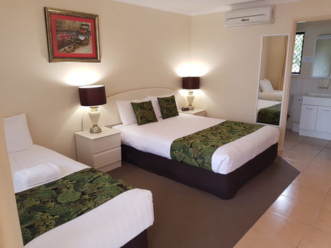 The Palms Motel, Chinchilla - Tourism Brisbane 1