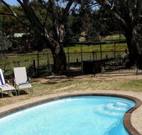 Golden Heritage Motor Inn  Cottages - Brisbane 4u