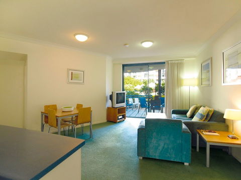 Oaks Calypso Plaza Resort - Tourism Brisbane 5