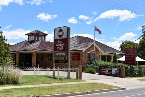 Best Western Plus All Settlers Motor Inn - Brisbane Tourism 0