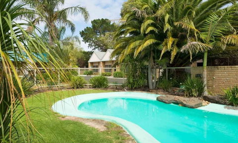 Tropicana Motor Inn - Tourism Brisbane 0