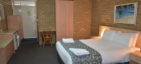 Tropicana Motor Inn - Tourism Brisbane 1