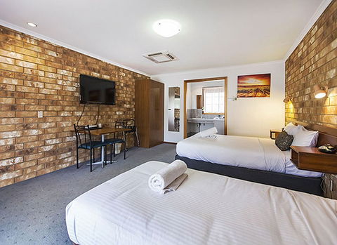 Clare Central Motel - Tourism Brisbane 1