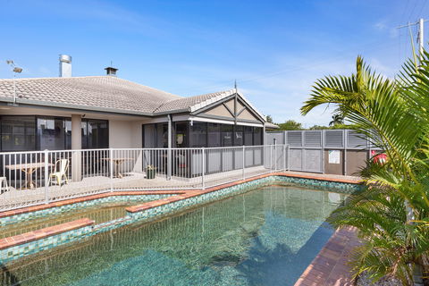 The Stirling Hotel Rockhampton - Tourism Brisbane 1