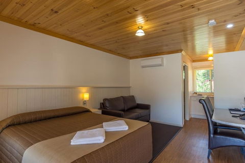 Black Gold Country Cabins and Motel - Tourism Brisbane 4