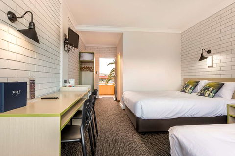 Boomerang Hotel - Tourism Brisbane 9