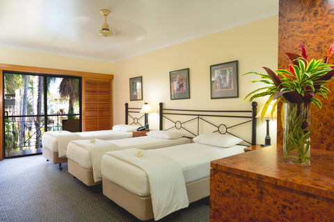 Palm Royale Cairns - Brisbane Tourism 4