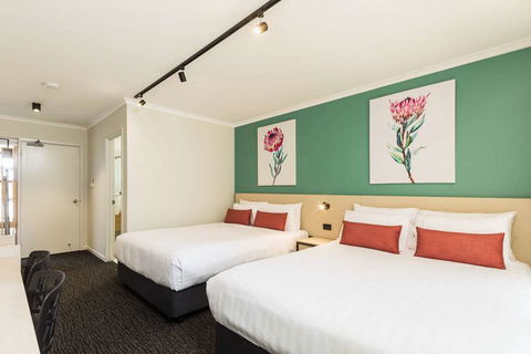 NIghtcap At Balaclava Hotel - Tourism Brisbane 5