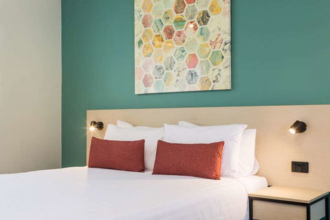 NIghtcap At Balaclava Hotel - Tourism Brisbane 9