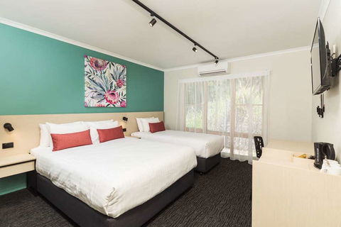 NIghtcap At Balaclava Hotel - Tourism Brisbane 12