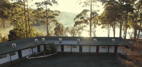 The Fox & Hounds Inn - Tourism Brisbane 0