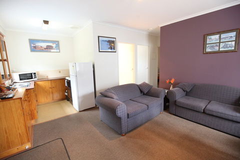 The Fox & Hounds Inn - Tourism Brisbane 1