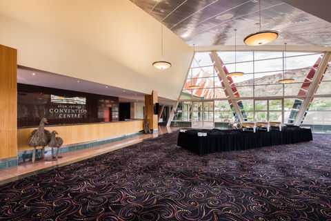 Crowne Plaza Alice Springs Lasseters - Tourism Brisbane 1