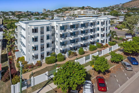 Madison Ocean Breeze - Tourism Brisbane 0