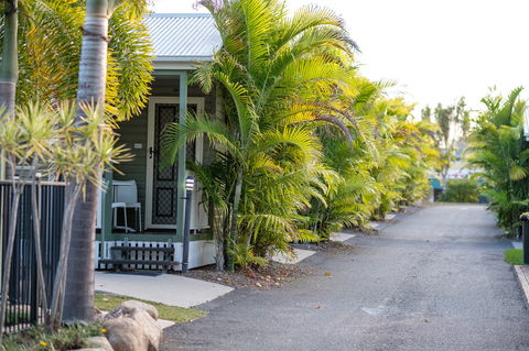 Barney Beach Accommodation Centre - Tourism Brisbane 0