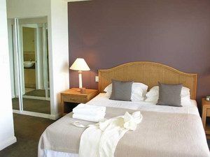Sea Change Beachfront Apartments - Brisbane 4u 1