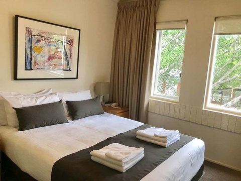 DressCircle Apts - Archer St - Tourism Brisbane 0