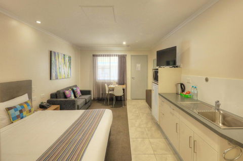 Roma Central Motel - Tourism Brisbane 0
