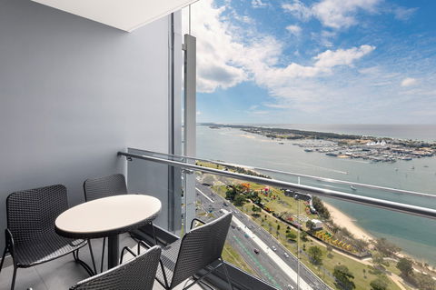 Meriton Suites Southport - Tourism Brisbane 0