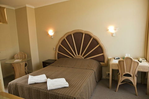 Dawson Motor Inn - Tourism Brisbane 1