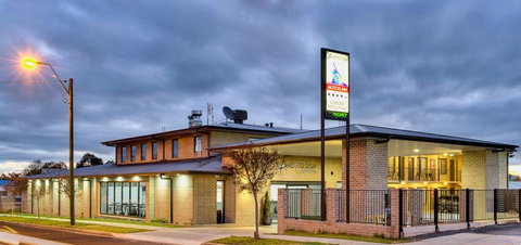 Aastro Dish Motor Inn - Tourism Brisbane 0