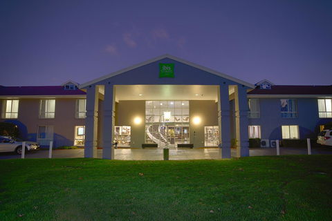 Ibis Styles Canberra - Tourism Brisbane 5